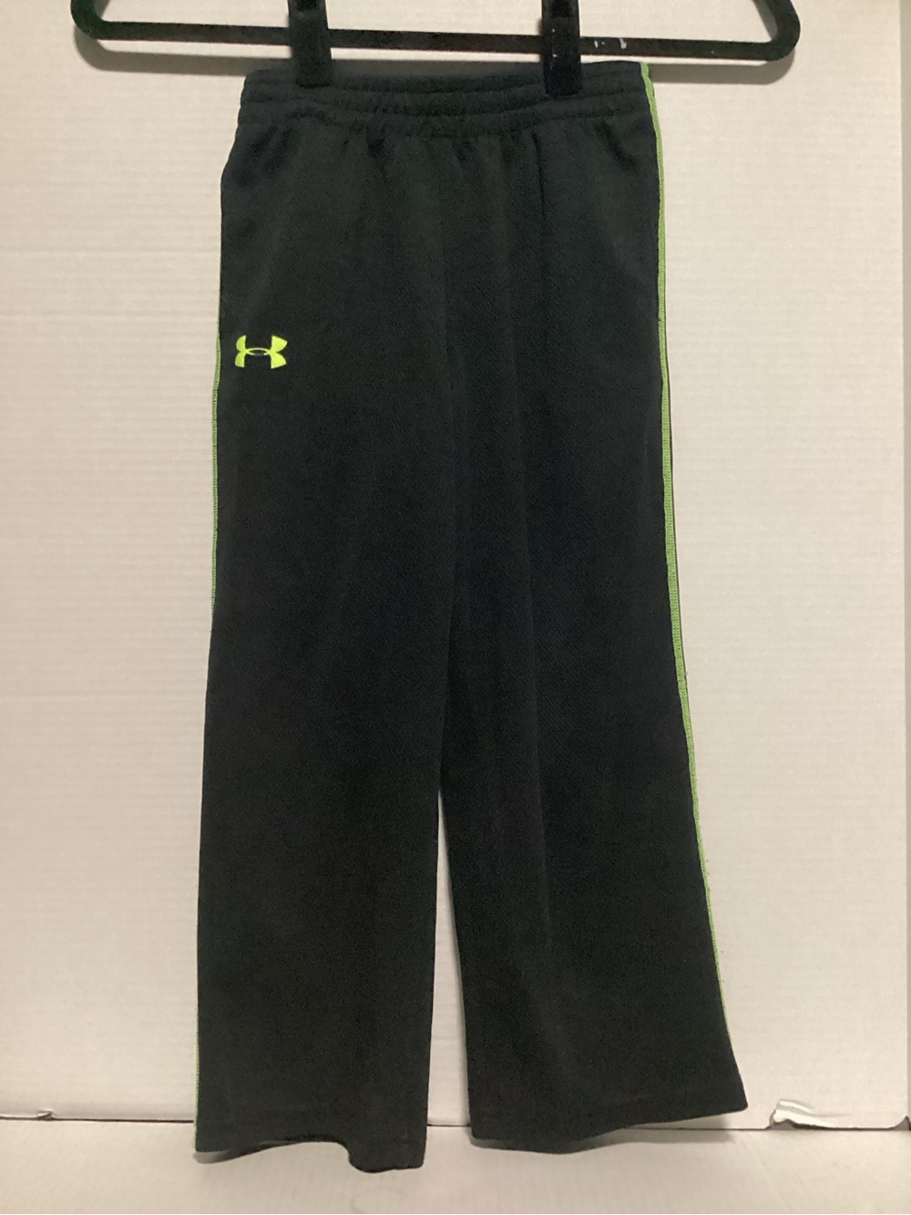 Under Armour Black Joggers with Neon Green Side Piping size kids 5
